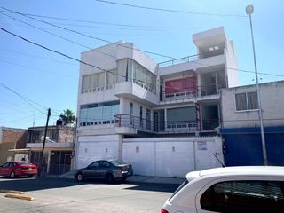 Renta de oficina Sobre Avenida Nacional  Superficie de 40 m2 en 4º. Piso