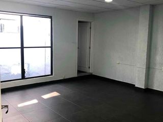 Renta de oficinas/ consultorios sobre av principal