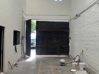 BODEGA EN RENTA en esquina sobre Av. Cointzio