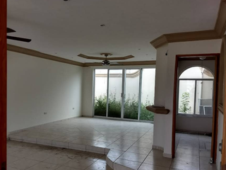 🔥 Casa en privada en Residencial La Jolla con 2 estacionamientos | Seguridad y alta plusvalía en Mexicali