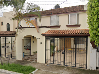 VENTA DE CASA EN RECUPERACIÓN EN ZAPOPAN, JARDINES DE GUADALUPE, EXCELENTE PRECIO!!