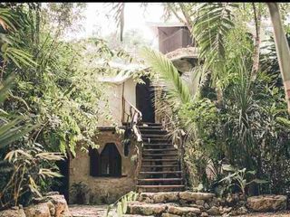 CABAÑA EN LA SELVA CON CENOTE