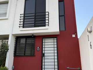 CASA EN VENTA RESIDENCIAL FLORIPA A 5 MINUTOS DE AUTOPISTA 9CV F092