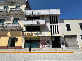 VENDO EDIFICIO DE 4 NIVELES SOBRE AVENIDA