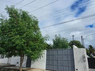 Renta céntrica casa amueblada con muy amplio patio