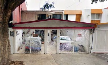 Casa en Valle Dorado Tlalnepantla con Espacios Amplios En Atenas