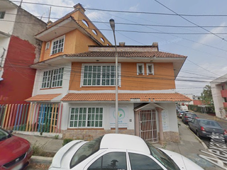 CASA EN VENTA EN COLONIA BADILLO, XALAPA : En Calle Pablo Frutis y con Ubicación Estratégica en la Capital