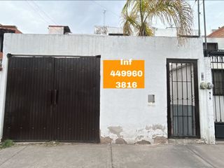 En Venta Casa al Norte de Aguascalientes Fracc Villa Teresa sobre Calle principal de OPORTUNIDAD  Solo Contado