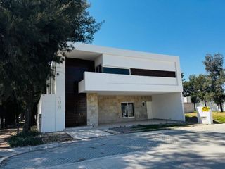 CASA NUEVA EN VENTA AL PONIENTE DE AGUASCALIENTES CARMEL RESIDENCIAL
