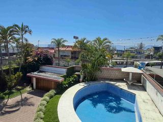 SE VENDE hermosa y amplia casa en avenida 1
