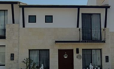 HERMOSA CASA EN VENTA EN QUERÉTARO EN TORRE DE PIEDRA EN EL REFUGIO.