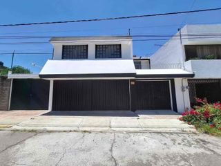 Casa Comercial en Venta El Mirador Puebla, 5 Recámaras, Ideal para Oficinas o Clínica.