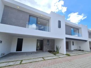 VENTA DE CASA CUAUTLANCINGO, 3 RECAMARAS CON BAÑO, JARDIN,  ROOF GARDEN, COCHERA TECHADA PARA 2 AUTOS.