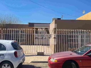 AMPLIA CASA EN RENTA
