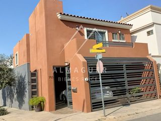 Casa en Venta en Privadas de Anáhuac, Sector Mediterráneo, equipada, en esquina, frente a parque.
