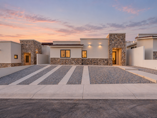 Casa en Venta - Rosarito, Nuevas con Vista al Mar