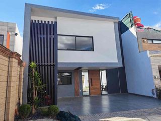 Casa nueva con recámara en planta baja en una de las mejores zonas de Lomas de Angelópolis II