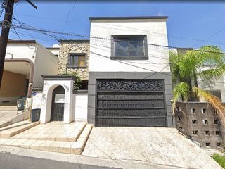 CASA EN VENTA EN LAS CUMBRES, MONTERREY, NUEVO LEÓN.