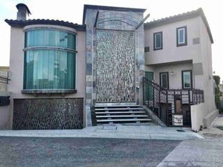 Redidencia en San Marino con 1000m de construcción en liquidación.