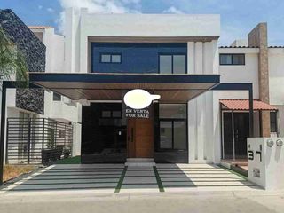 Venta casa NUEVA en Residencial las plazas