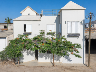 CASA EN VENTA EN CABO SAN LUCAS – CERRO DE LOS VENADOS a una cuadra de Av. Los Cabos.