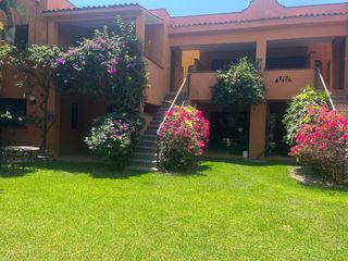 CUERNAVACA, COL. REFORMA, RENTO CASA EN CONDOMINIO AMUEBLADA POR AÑO, VIGILANCIA JARDÍN ALBERCA