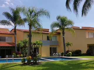 CASA EN FRACCIONAMIENTO, EXCELENTE ILUMINACIÓN NATURAL, EN ZONA EXCLUSIVA, CON ACCESO A CENTROS COMERCIALES