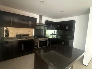 Amplia y bonita casa en renta en coto privado en Bosque Monarca Altozano