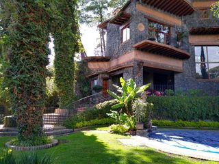Casa en venta o renta amueblada Col. Del Bosque Cuernavaca Mor.