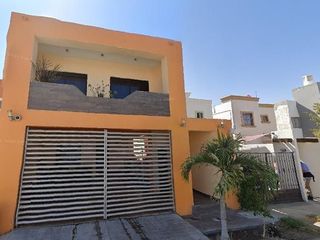 HERMOSA CASA ESTA ESPERANDO POR TI