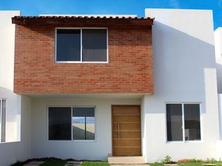 AMPLIA casa en venta  con baño en cada recamara ( Completamente equipada)