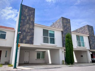 RENTA DE CASA AMUEBLADA EN PRIVADA EN POZOS