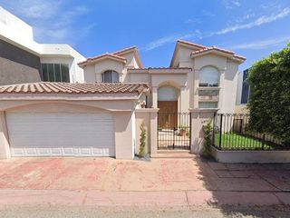 VENTA DE CASA EN COLONIA JARDINES DE CHAPULTEPEC TIJUANA
