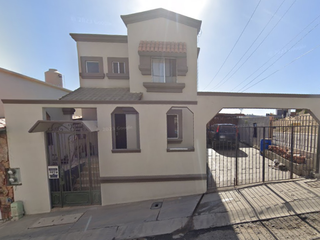 Casa en recuperación bancaria en Magnolia, Villa Residencial del Prado I, Ensenada.