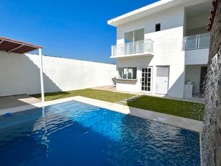 CASA EN VENTA, CON ALBERCA En YAUTEPEC, MORELOS.