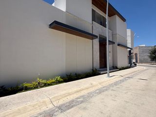 Hermosa casa en esquina en Loretta al norponiente de la ciudad