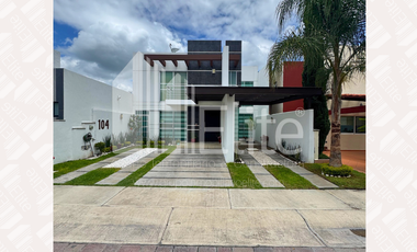 CASA EN VENTA EN CUMBRES DEL LAGO JURIQUILLA