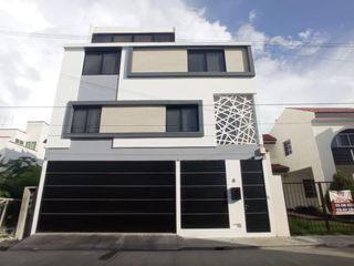 CASA DE 4 RECAMARAS CON ALBERCA EN RENTA EN COL. MIAMI
