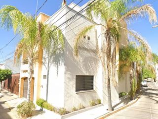 CASA EN VENTA EN BARRIO DE GUADALUPE, AGUASCALIENTES.