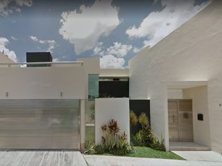Casa en Venta Merida Montebello con Jardin y Alberca
