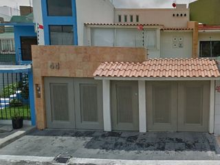 CASA EN CAMPESTRE COYOACAN, CON JARDIN, CERCA DE CALZADA DE LAS BOMBAS, PARQUE, CENTRO COMERCIAL, METROBUS LAS BOMBAS.
