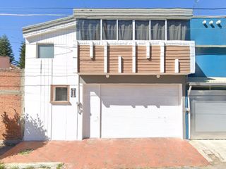 Casa en venta en Ciudad Satélite, Puebla.