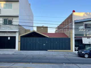Casa en renta en Av. León, Jardines del Moral León Gto, ideal para oficinas y consultorios.