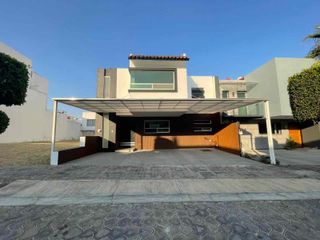 Casa en Parque Véneto – 4 recámaras, cochera 3 autos y promoción del mes