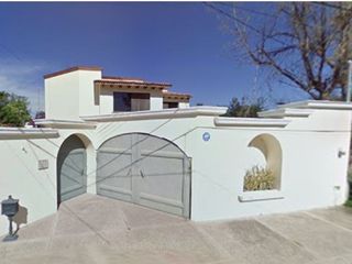 CASA EN JURICA SANTIAGO QUERETARO, CON JARDIN, PATIO, CERCA DE PARQUE, PLAZA COMERCIAL Y VIAS RAPIDAS.
