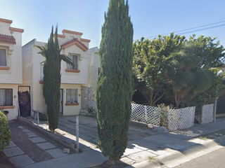 PRECIOSA CASA EN URBI QUINTA MONTECARLO, COYULA, JALISCO.