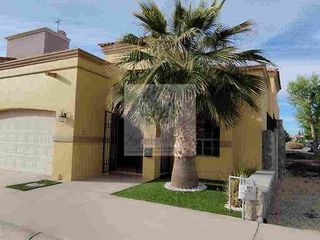 RENTA BELLA CASA AMUEBLADA DE UNA PLANTA FRACC. CERRADA ANDALUZ