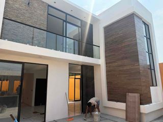 Casa en venta con habitación en planta baja zona Nte ote de la ciudad cerca del C5