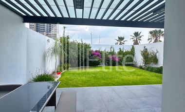CASA EN VENTA QUERETARO CUMBRES DEL LAGO CON JARDIN Y TERRAZA CON ASADOR