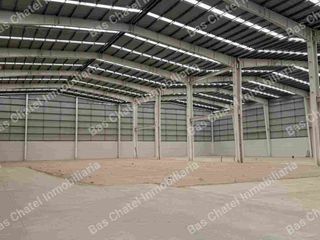 Naves Nuevas de 4000 M2 Más patio de Maniobras